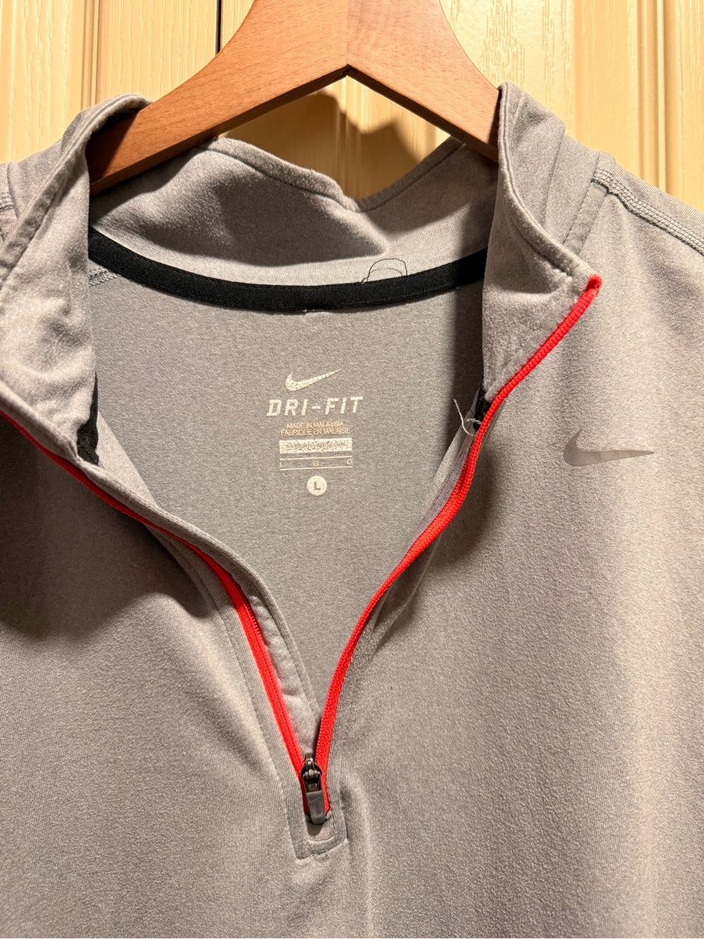 Nike Men’s Light Gray Long Sleeve Half-Zip with Red Zip Placket - Picture 2 of 3
